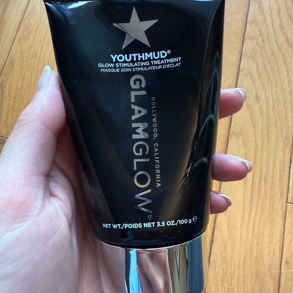 GLAMGLOW Youthmud Glow Stimulating Treatment - Black and Silver